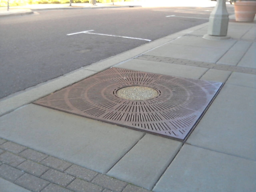 Sidewalk Grate at Excelsior and Grand
